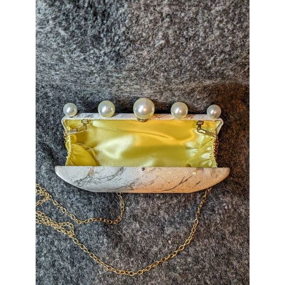 Vintage clutch with faux pearl accents and a gold tone chain strap - Picture 7 of 11